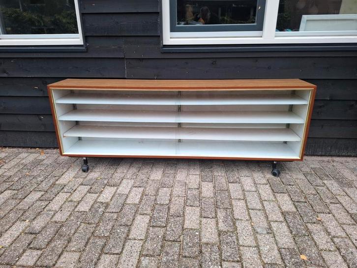 Vintage dressoir / lowboard, Huis en Inrichting, Kasten | Dressoirs, Gebruikt, 150 tot 200 cm, 25 tot 50 cm, Met plank(en), Glas