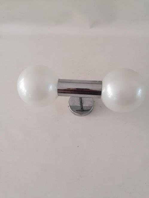 Staff leuchten wandlamp chroom met twee witte bollen, Antiek en Kunst, Antiek | Lampen, Verzenden