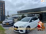 BMW 2-serie Active Tourer M 218i Corporate Lease Executive,, Auto's, BMW, 1345 kg, Gebruikt, Alcantara, Wit