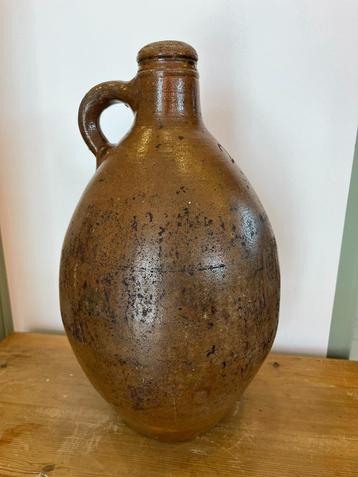 Antieke kruik beschikbaar voor biedingen