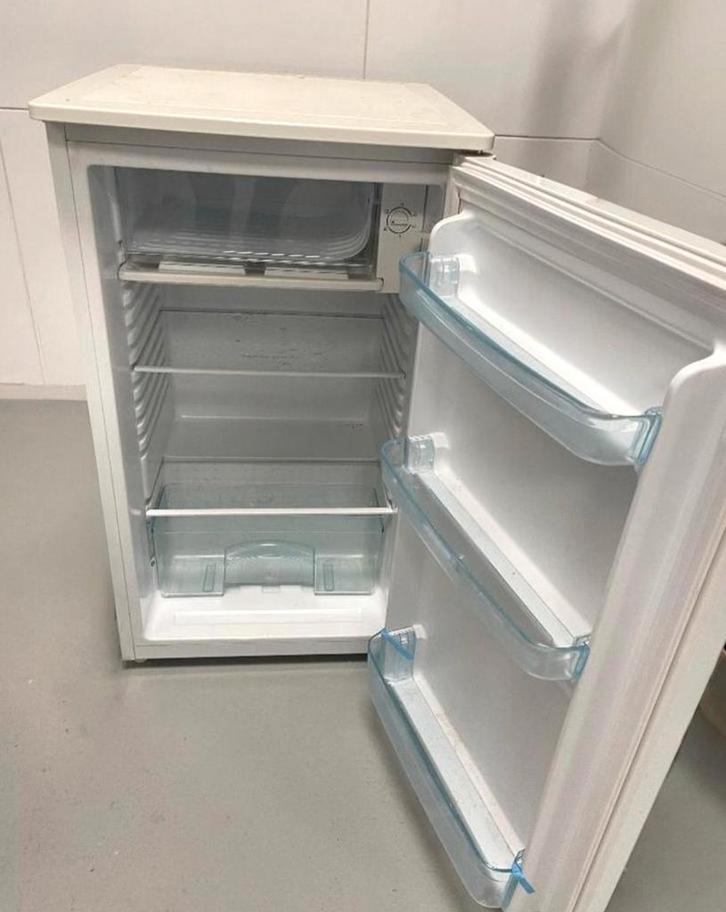 Goed werkende tafelmodel koelkast met vriesvak., Witgoed en Apparatuur, Koelkasten en IJskasten, Gebruikt, Zonder vriesvak, 75 tot 100 liter