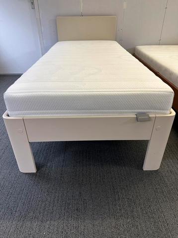 Auping Auronde bed 90x200 incl Auping Inizio matras beschikbaar voor biedingen