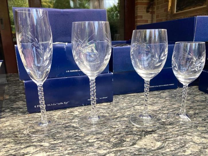 Compleet oud glasservies kristallen glazen 56 stuks NIEUW, Antiek en Kunst, Antiek | Glas en Kristal, Ophalen