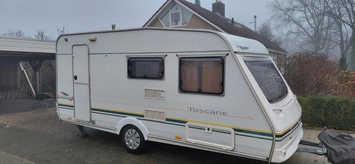 Swift Toscane Caravan, Caravans en Kamperen, Caravans, Particulier, tot en met 4, 750 - 1000 kg, Treinzit, Swift, 4 tot 5 meter