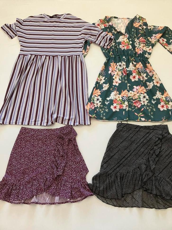Pakket met 2 rokjes/jurkjes maat XS, Kleding | Dames, Dames-kledingpakketten, Zo goed als nieuw, Maat 34 (XS) of kleiner, Ophalen of Verzenden