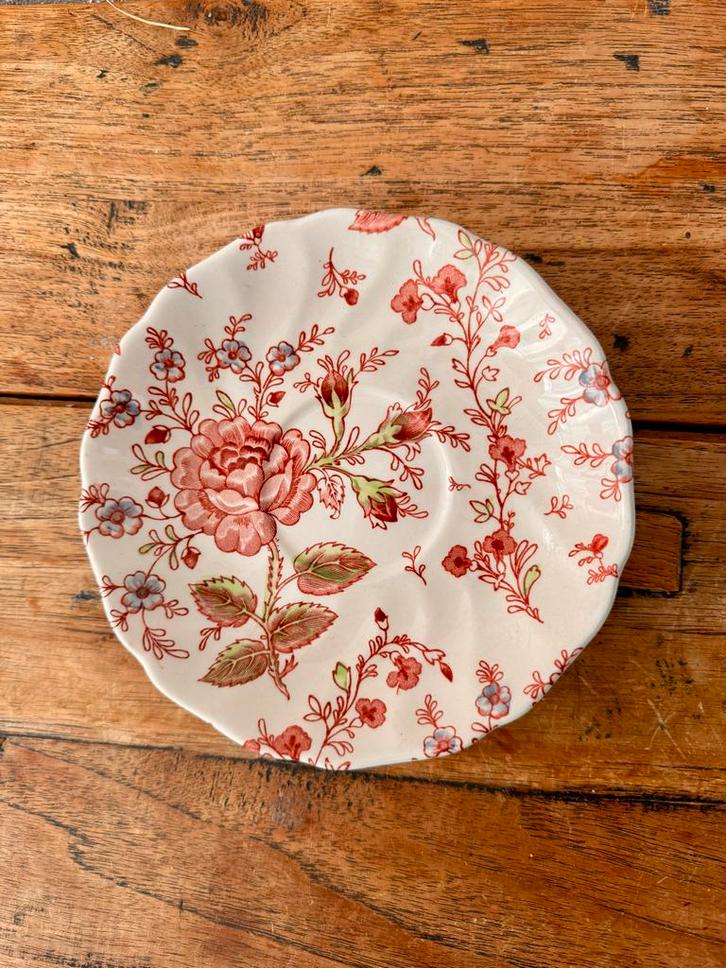 Prachtige Vintage Johnson Brothers 'Rose Chintz' Theeschotel, Huis en Inrichting, Keuken | Servies, Gebruikt, Kop(pen) en/of Schotel(s)