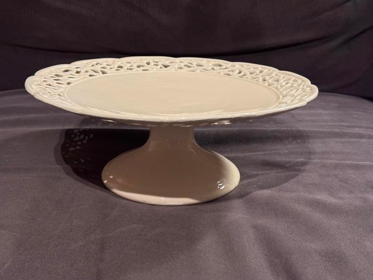 Mooi taartplateau - gebroken wit, Huis en Inrichting, Keuken | Servies, Gebruikt, Overige typen, Overige stijlen, Porselein, Ophalen of Verzenden