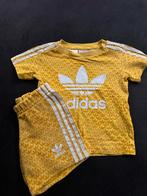 Adidas Setje 6-9 maanden - Geel, Kinderen en Baby's, Babykleding | Maat 62, Ophalen, Jongetje of Meisje, Zo goed als nieuw, Setje