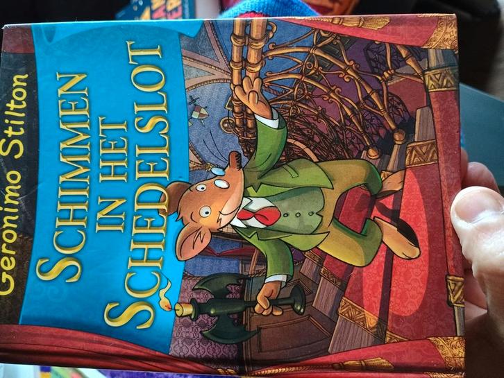 Geronimo Stilton - Schimmen in het Schedelslot, Boeken, Kinderboeken | Jeugd | onder 10 jaar, Zo goed als nieuw, Fictie algemeen