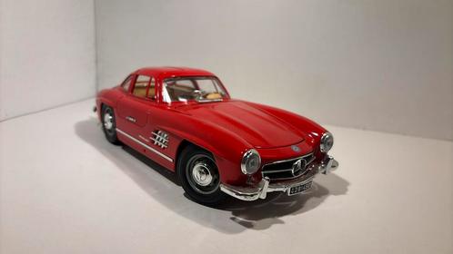 Mercedes benz 300 sl red Bburago 1.18, Hobby en Vrije tijd, Modelauto's | 1:18, Zo goed als nieuw, Bburago, Ophalen of Verzenden
