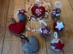 Set met vilten kerstversiering (ballen, harten en slinger), Ophalen of Verzenden, Zo goed als nieuw
