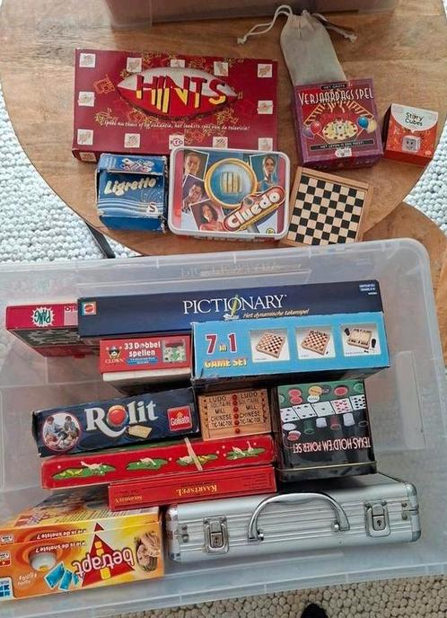 Diverse Gezelschapsspellen o.a. Cluedo, Pictionary & poker, Hobby en Vrije tijd, Gezelschapsspellen | Bordspellen, Gebruikt, Een of twee spelers