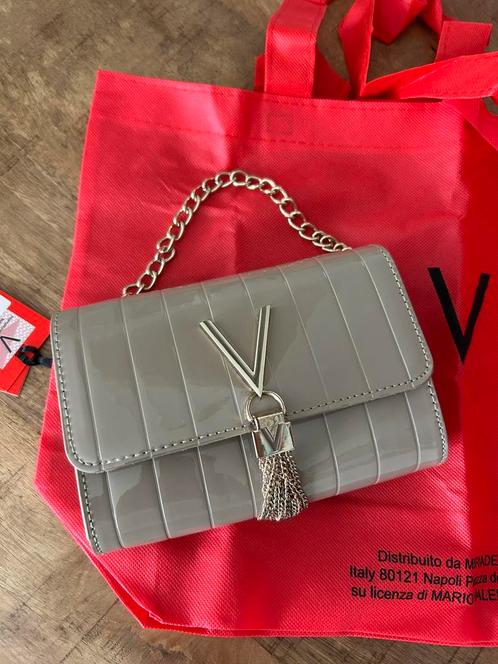 Valentino tasje schoudertas bongo taupe, Sieraden, Tassen en Uiterlijk, Tassen | Schoudertassen, Nieuw, Overige merken, Beige