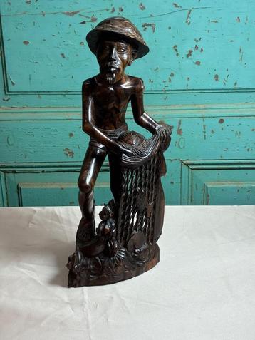 Handgesneden houten Balinese visser beschikbaar voor biedingen