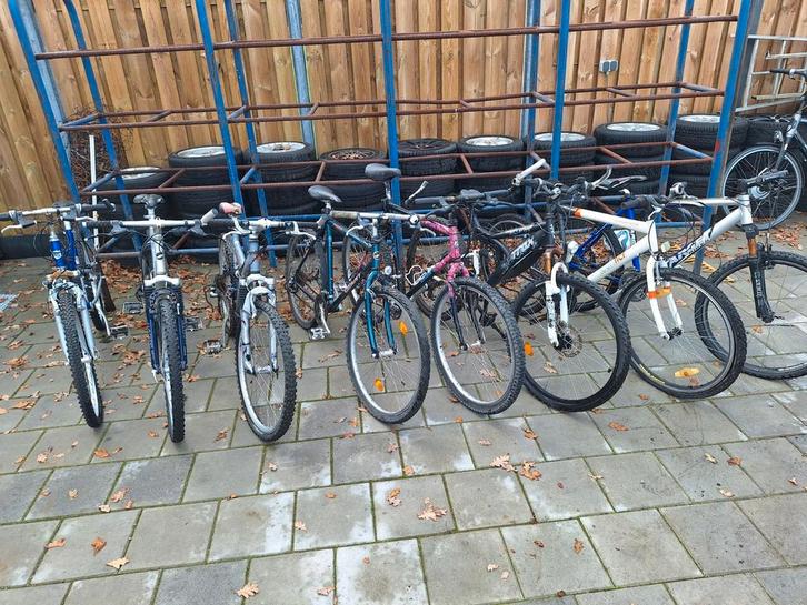 18 stuks Partij fietsen o.a. mountainbikes, Doe-het-zelf en Verbouw, Metalen, Zo goed als nieuw, Ophalen of Verzenden