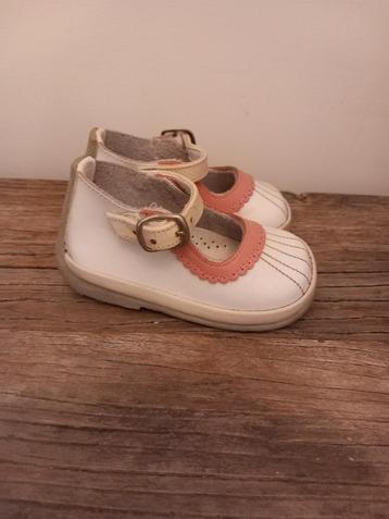 Schattige kleine leren baby schoentjes  jaren 50 beschikbaar voor biedingen