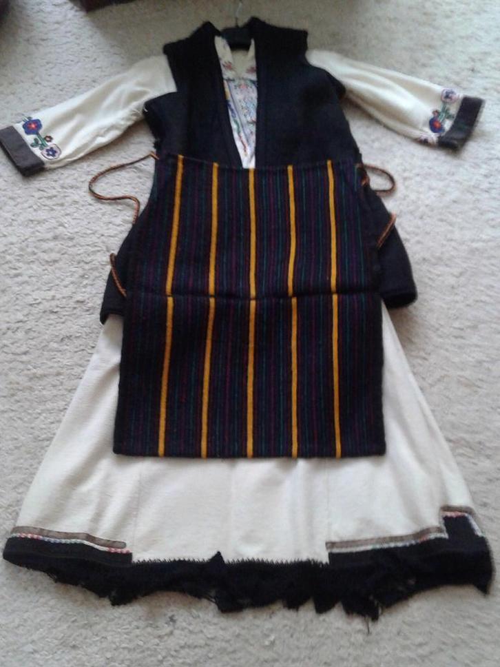Authentiek (noord) Macadonisch vrouwen kostuum, jaren 30/40, Antiek en Kunst, Antiek | Kleding en Accessoires, Ophalen of Verzenden