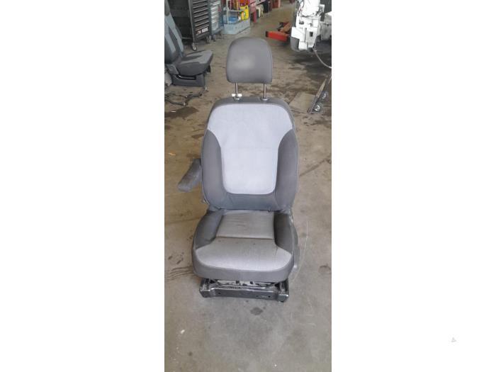 Stoel links van een Opel Vivaro, Auto-onderdelen, Interieur en Bekleding, Opel, Gebruikt, 3 maanden garantie, Ophalen of Verzenden