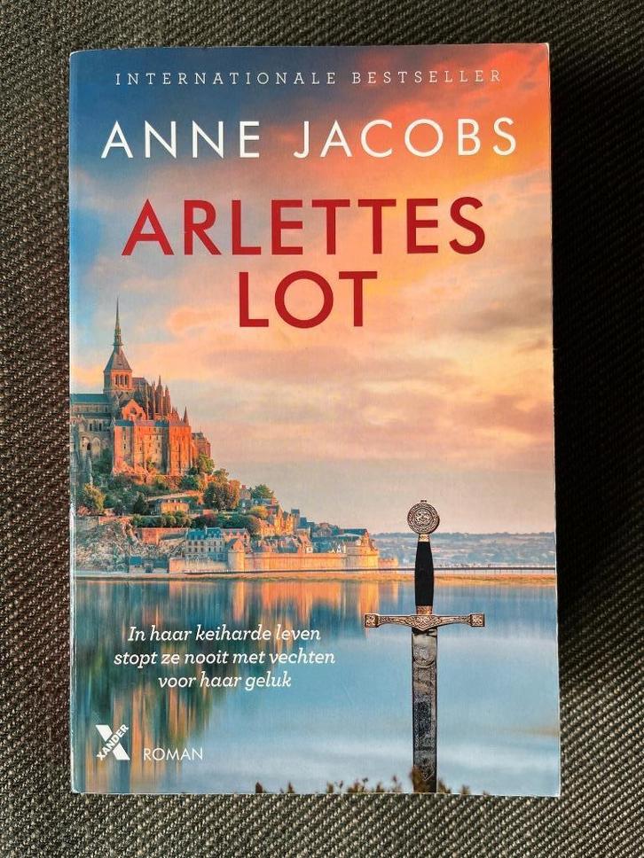Anne Jacobs - Arlettes lot. (2023), Boeken, Romans, Zo goed als nieuw, Ophalen of Verzenden
