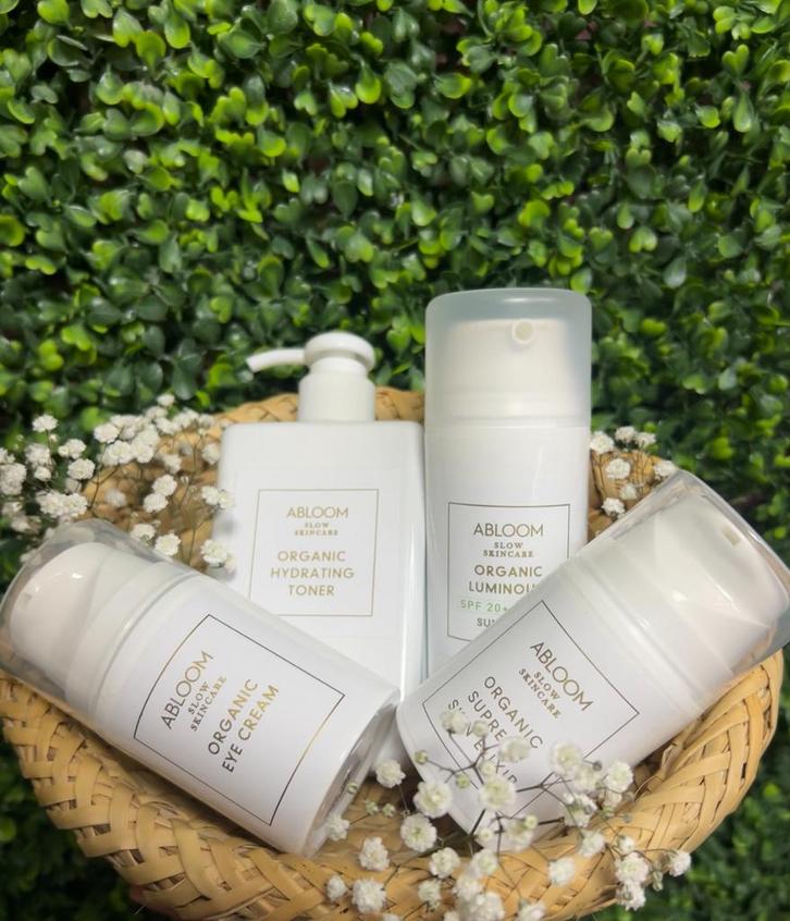 La Touche Clinique: Huidbehandelingen & Meer!, Sieraden, Tassen en Uiterlijk, Uiterlijk | Cosmetica en Make-up, Nieuw, Make-up