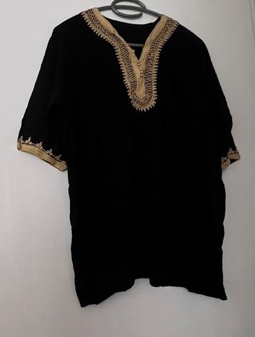 Zwart heren shirt met gouden details maat L (nieuw) beschikbaar voor biedingen