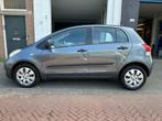 Toyota Yaris 1.3 VVTi Comfort 6 bak zeer zuinig goede auto m, Auto's, Toyota, Voorwielaandrijving, 101 pk, Gebruikt, 4 cilinders