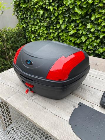 Topkoffer topcase 46L met alle bevestigingen beschikbaar voor biedingen