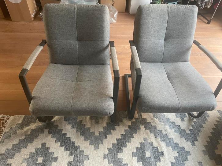 Twee grijze fauteuils Margrit van Piet Klerkx, Huis en Inrichting, Stoelen, Zo goed als nieuw, Twee, Stof, Grijs, Ophalen