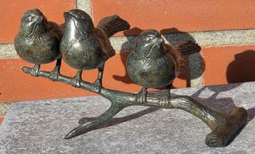 3 VOGELS OP TAK / BRONZEN TUINBEELD / MUSSEN / GROEN beschikbaar voor biedingen