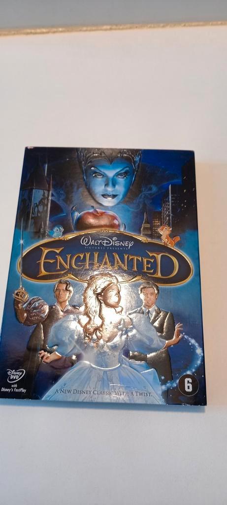 2 dvd's van Disney: enchanted + sneeuwwitje, Cd's en Dvd's, Dvd's | Tekenfilms en Animatie, Zo goed als nieuw, Amerikaans, Alle leeftijden