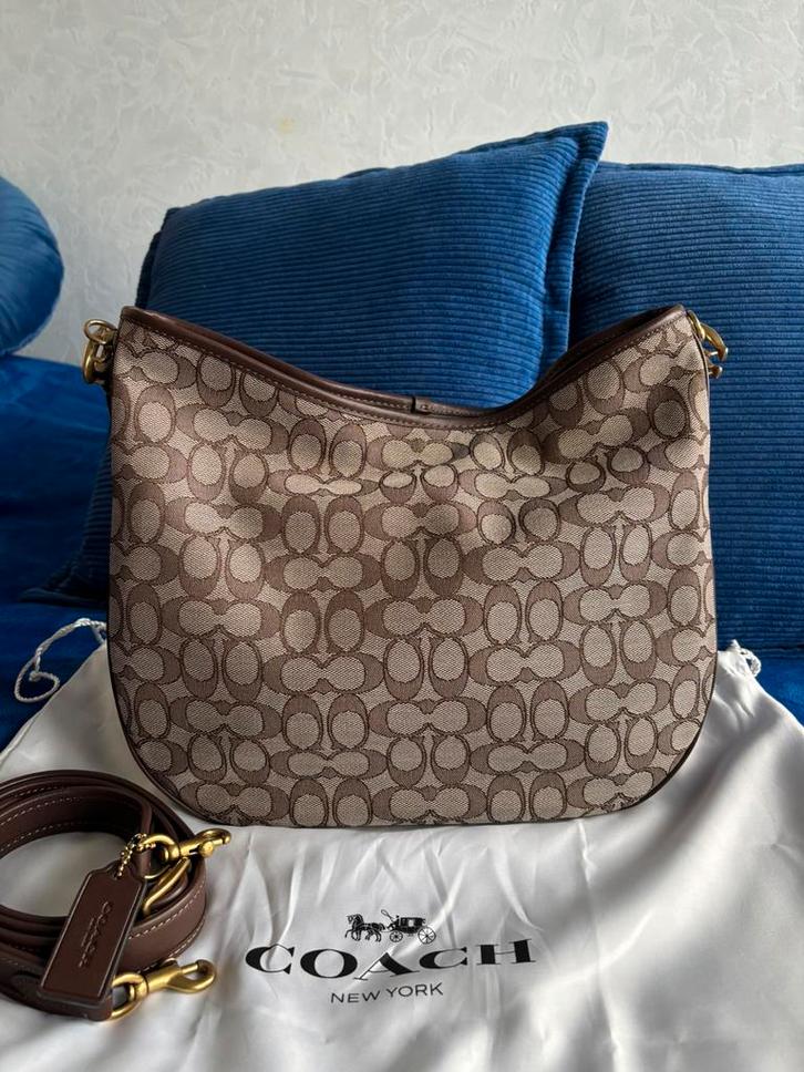 Coach schoudertas signature bruin., Sieraden, Tassen en Uiterlijk, Tassen | Schoudertassen, Zo goed als nieuw, Bruin, Ophalen