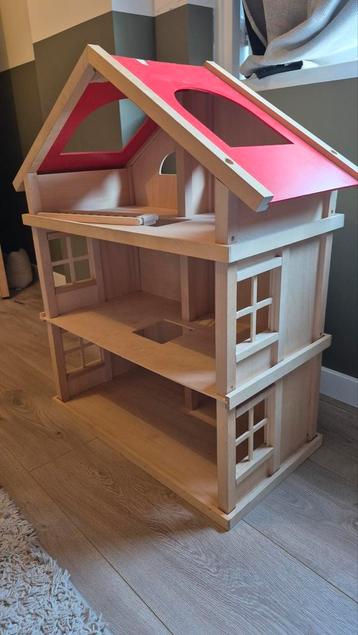 Poppenhuis groot beschikbaar voor biedingen