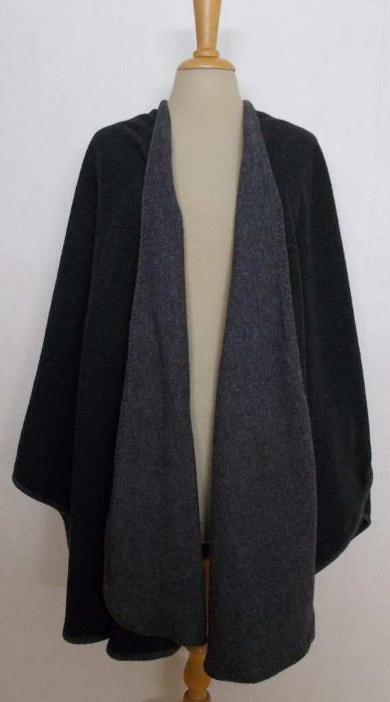 2 zijdig draagbare wollen grijze poncho/stola! XL/XXL, Kleding | Dames, Truien en Vesten, Verzenden, Zo goed als nieuw, Maat 46/48 (XL) of groter