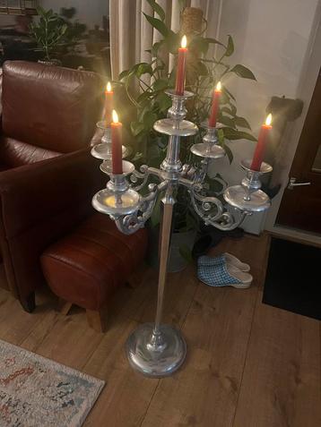 Zilverkleurige Kandelaar met 5 Armen beschikbaar voor biedingen