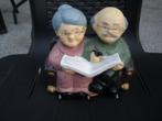 Vintage spaarpot bobblehead opa en oma op bankje uit 1998., Ophalen of Verzenden, Zo goed als nieuw, Steen, Aardewerk of Keramiek