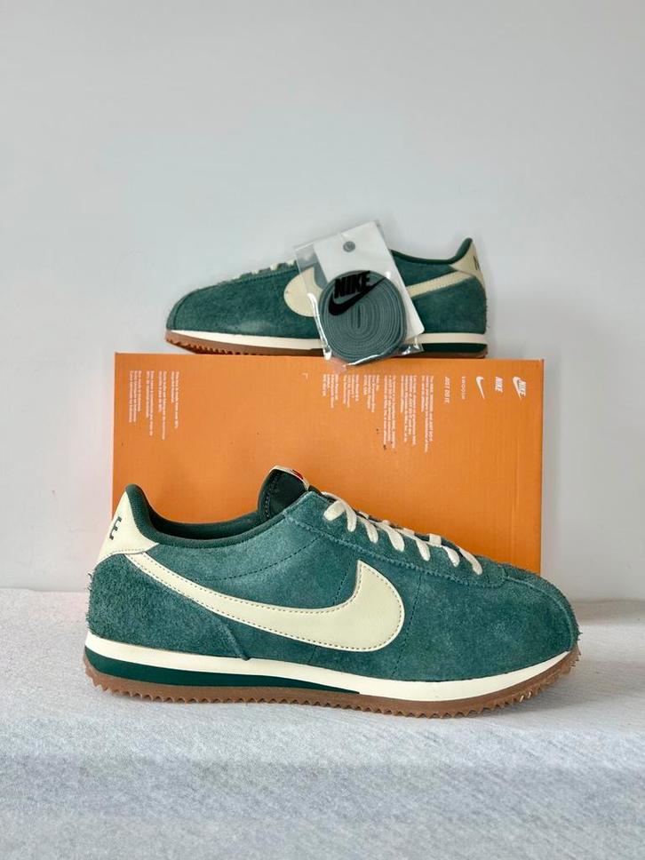Nike Cortez Vintage Suede (EU 42), Kleding | Heren, Schoenen, Nieuw, Sneakers of Gympen, Overige kleuren, Ophalen of Verzenden