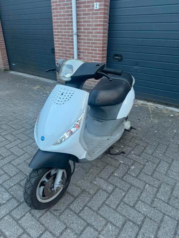 Zeer Nette Piaggio zip 50cc 2t op DUITSE PAPIEREN beschikbaar voor biedingen