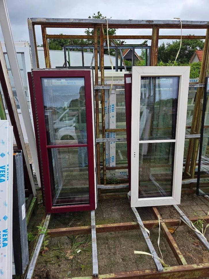 2 st Kunststof Stolpkozijnen - GAYKO - Rood/ creme -Houtlook, Doe-het-zelf en Verbouw, Kozijnen en Schuifpuien, Nieuw, Raamkozijn