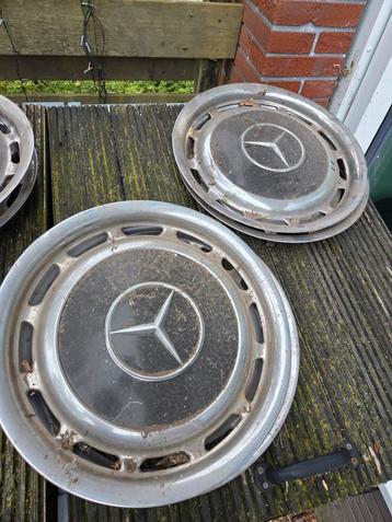 Mercedes wieldoppen beschikbaar voor biedingen