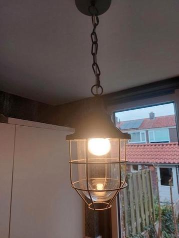 Industriële hanglamp (beton-look) beschikbaar voor biedingen