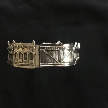 Verzilverde armband beschikbaar voor biedingen