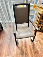 Zorgmeubel stoel te koop aangeboden, Huis en Inrichting, Stoelen, Ophalen, Bruin, Hout, Zo goed als nieuw