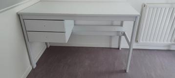 Wit tiener bureau met 2 laden