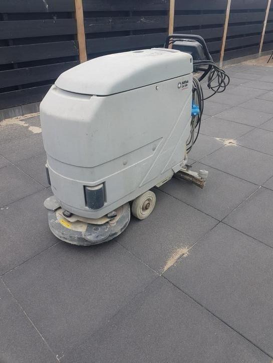 Nilfisk schrob/ zuigmachine ca 530, Doe-het-zelf en Verbouw, Reinigingsmachines, Gebruikt, Ophalen