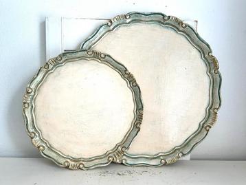 Twee bijpassende houten ronde dienbladen 30,5 en 20,5 cm beschikbaar voor biedingen