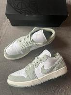 Nike Air Jordan 1 Low Seafoam (44), Kleding | Heren, Schoenen, Verzenden, Nieuw, Sneakers of Gympen