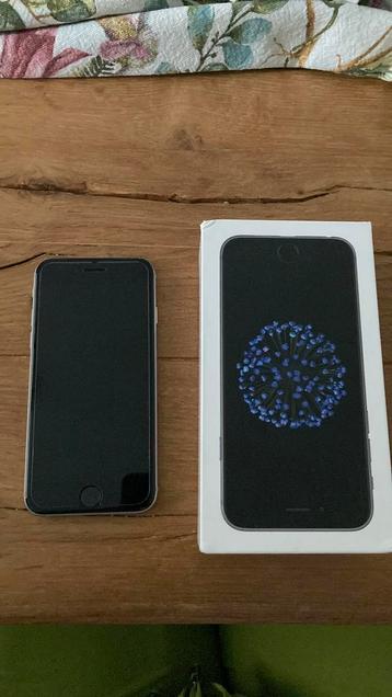 Iphone 6 zilvergrijs zeer netjes beschikbaar voor biedingen