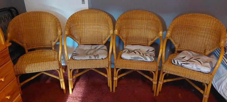 4 rieten stoelen met 4 kussens!, Antiek en Kunst, Antiek | Meubels | Stoelen en Banken, Ophalen