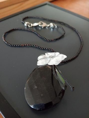Leuke ketting van exoal beschikbaar voor biedingen