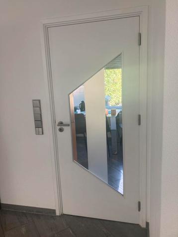 2 volhouten binnendeuren met glas. beschikbaar voor biedingen